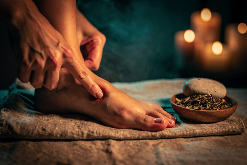 Acupuncture des pieds : 3 points essentiels pour se détendre